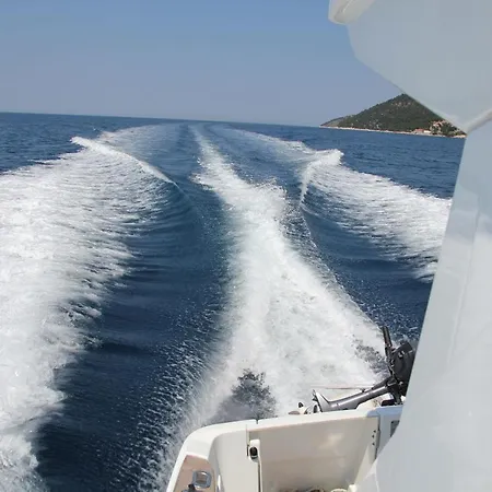 보트호텔 Beneteau Antares 30 Fly- Rima
