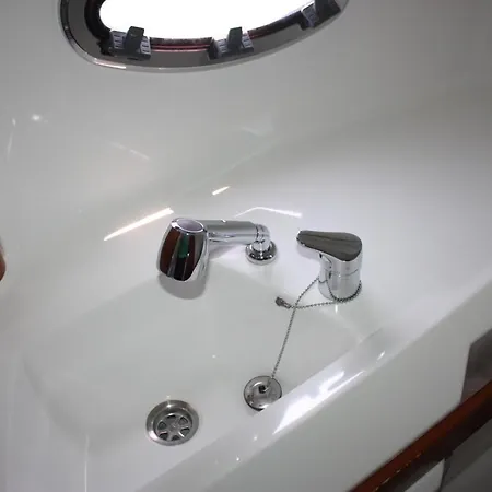 Beneteau Antares 30 Fly- Rima 보트호텔 스플리트