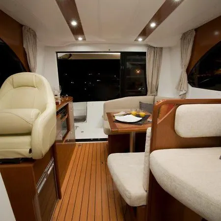 보트호텔 Beneteau Antares 30 Fly- Rima *